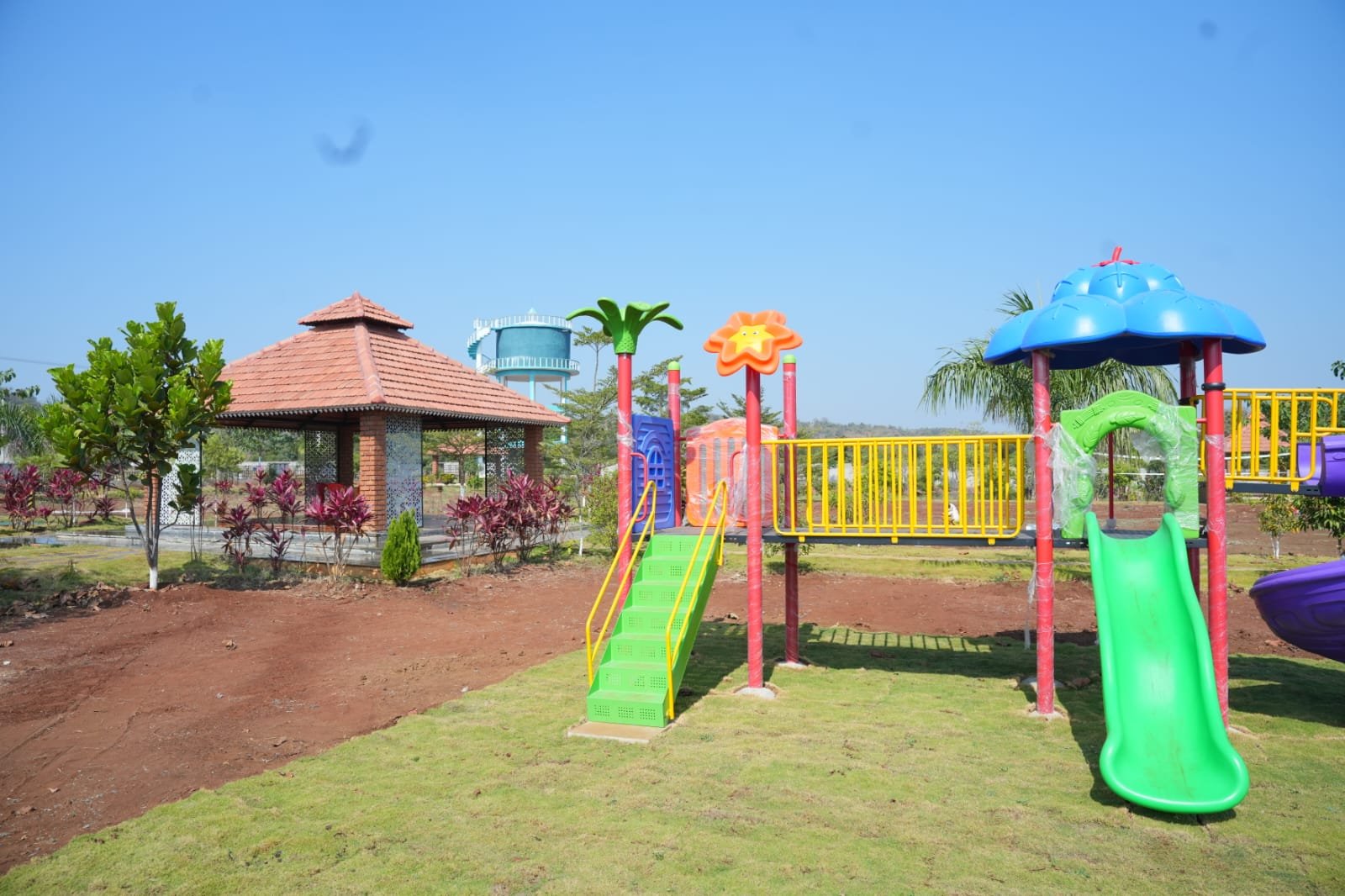 Kids Play Area & Swings